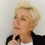 womens short blonde hair pixie cut