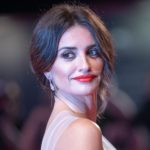 penelope-cruz-curtain-bangs