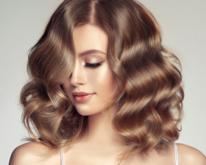 womens-shoulder-length-wavy-hairstyle-brown hair