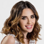 women's-shoulder-length-wavy-lob-hairstyle