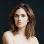 womens shoulder length layered bob haircut brown hair