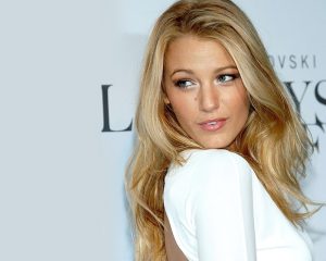 blake-lively-long-wavy-layers-blonde-hair