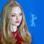 amanda-seyfried-long-straight-wheat-blonde-hairstyle