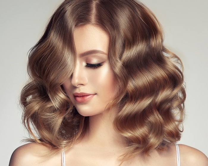 womens-shoulder-length-wavy-hairstyle-brown hair