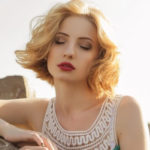 womens-wavy-classic-bob-blond-hair
