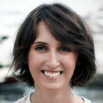 women's-short-shag-hair-cut-with-side-bangs